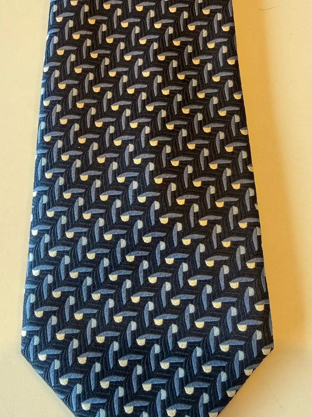 Vintage Marshall Field’s Men’s 100% Silk Tie Blue Geometric Made USA 59.5”
